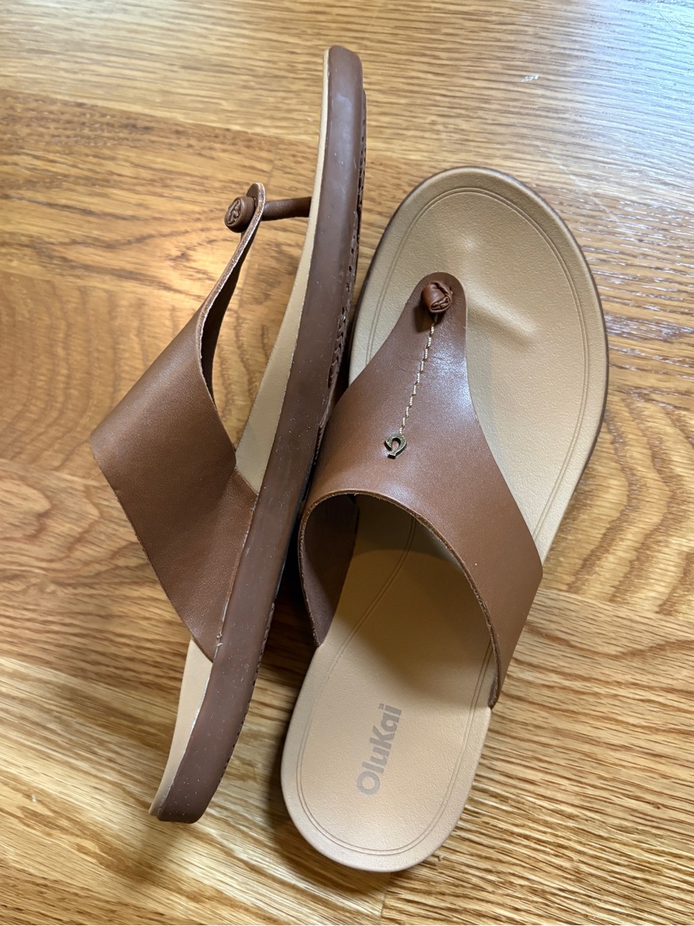 [Like New] OluKai Ho‘ōpio Mele Sandals in toffee/warm sand, size 9 - Picture 2 of 10